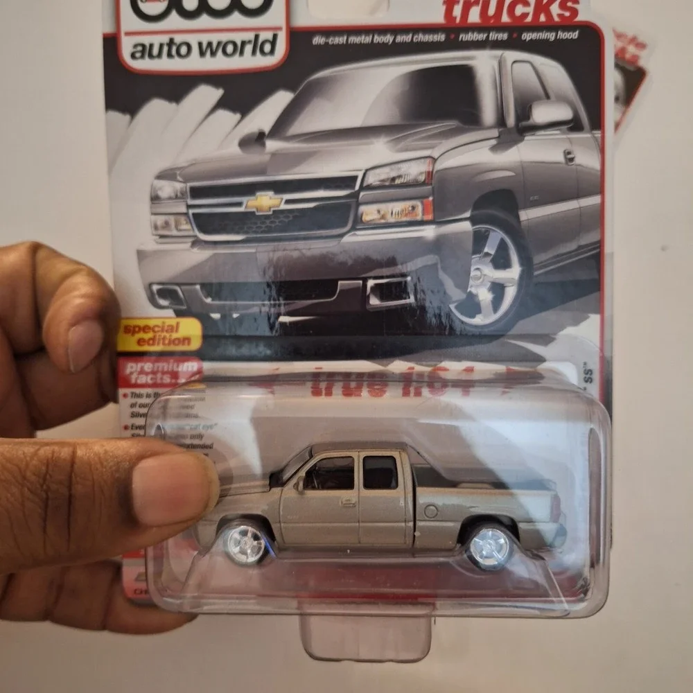 2024 AUTO WORLD Muscle Trucks 2006 Chevy Silverado SS Silver,Red + Ultra Red Lot